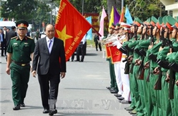 Thủ tướng Nguyễn Xuân Phúc thăm Bộ Chỉ huy Quân sự tỉnh Đồng Tháp 